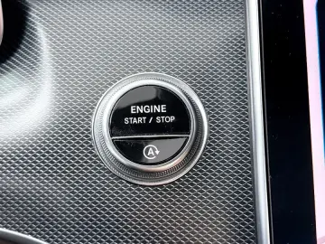 MERCEDES-BENZ C 200 4Matic-AMG-PANO-NAVI-KAM-LED-S-DACH-ACC
