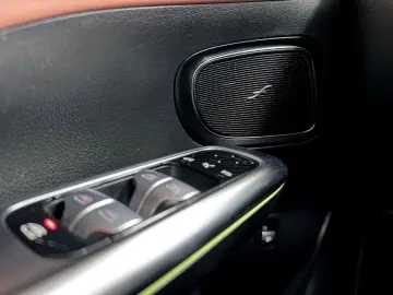 MERCEDES-BENZ C 200 4Matic-AMG-PANO-NAVI-KAM-LED-S-DACH-ACC