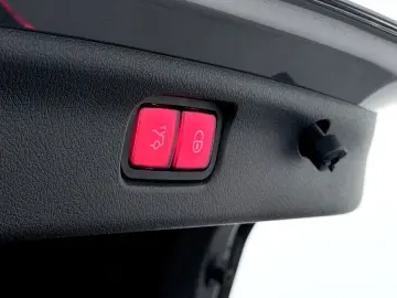 MERCEDES-BENZ C 200 4Matic-AMG-PANO-NAVI-KAM-LED-S-DACH-ACC