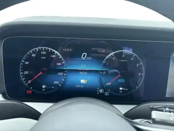 MERCEDES-BENZ E 300 de 4M Limousine AVANTGARDE HUD PANO BURM