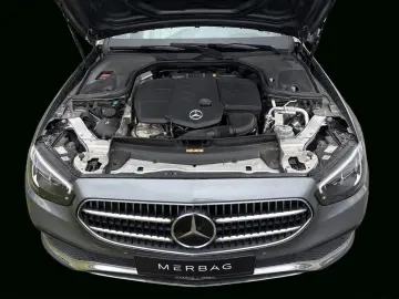 MERCEDES-BENZ E 300 de 4M Limousine AVANTGARDE HUD PANO BURM