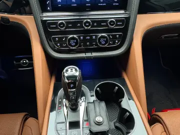 Bentley Bentayga EWB First Edition V8