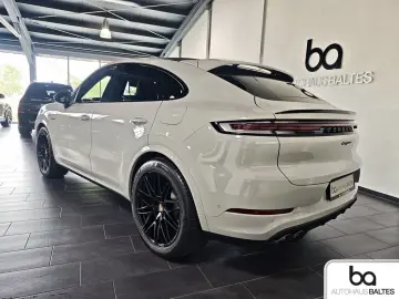 PORSCHE Cayenne Coupe E-Hyb Black Inno 2 1 2.Displ Luft