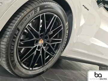 PORSCHE Cayenne Coupe E-Hyb Black Inno 2 1 2.Displ Luft