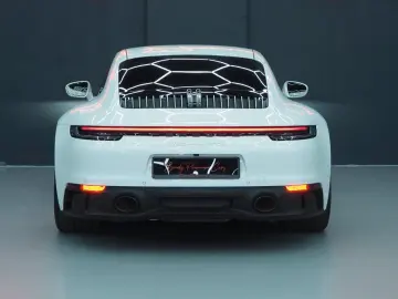 Porsche 911 Carrera GTS