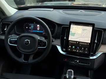 Volvo XC90 T8 Plus Dark AWD  PANO   360  HUD