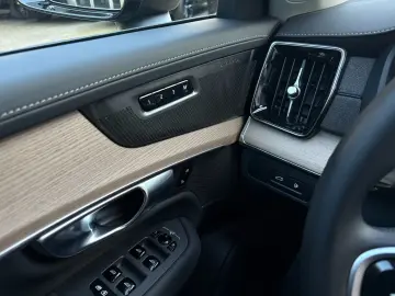 Volvo XC90 T8 Plus Dark AWD  PANO   360  HUD