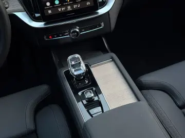Volvo XC90 T8 Plus Dark AWD  PANO   360  HUD