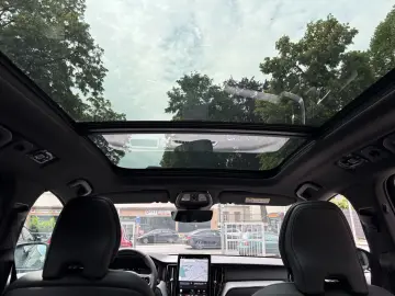 Volvo XC60 T6 AWD – Pano   HUD   360    AHK   Harman Kardon