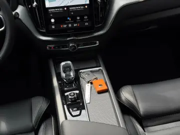 Volvo XC60 T6 AWD – Pano   HUD   360    AHK   Harman Kardon