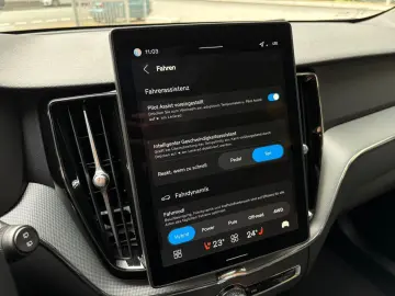 Volvo XC60 T6 AWD – Pano   HUD   360    AHK   Harman Kardon