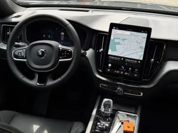 Volvo XC60 T6 AWD – Pano   HUD   360    AHK   Harman Kardon