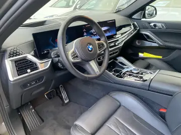 BMW X6 xDrive40d M Sport Pano Sky B&W 22 ́ ́ AHK STH