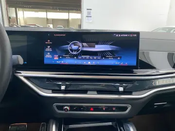 BMW X6 xDrive40d M Sport Pano Sky B&W 22 ́ ́ AHK STH