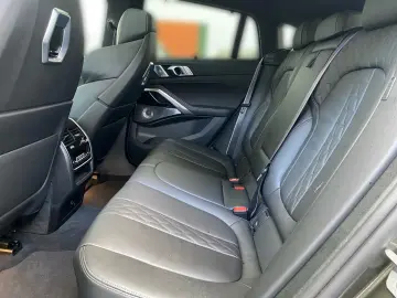 BMW X6 xDrive40d M Sport Pano Sky B&W 22 ́ ́ AHK STH