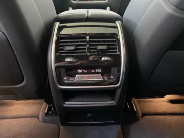 BMW X6 xDrive40d M Sport Pano Sky B&W 22 ́ ́ AHK STH