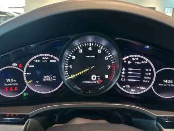Porsche Cayenne Coupé E-Hybrid – Pano