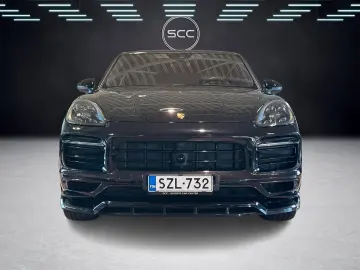 Porsche Cayenne Coupé E-Hybrid – Pano