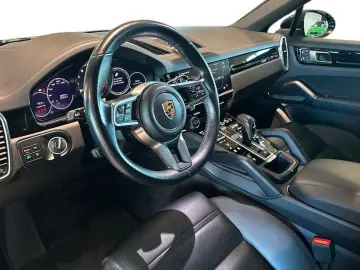 Porsche Cayenne Coupé E-Hybrid – Pano
