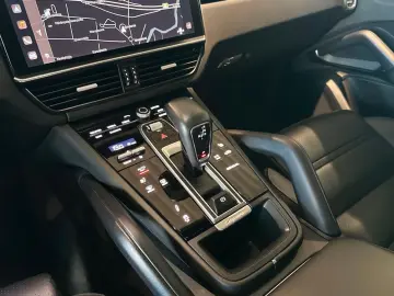 Porsche Cayenne Coupé E-Hybrid – Pano