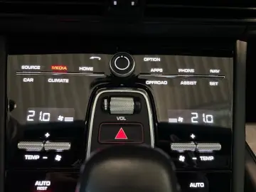Porsche Cayenne Coupé E-Hybrid – Pano