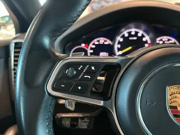Porsche Cayenne Coupé E-Hybrid – Pano