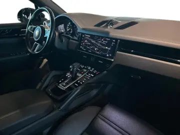 Porsche Cayenne Coupé E-Hybrid – Pano
