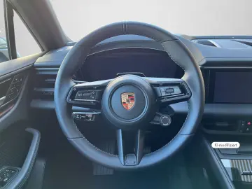 Porsche Macan Electric – Pano
