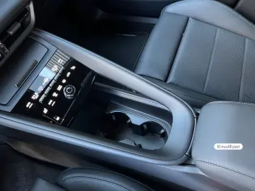 Porsche Macan Electric – Pano