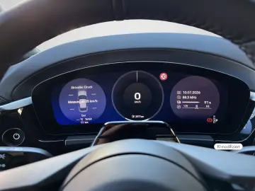 Porsche Macan Electric – Pano