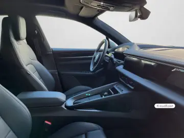 Porsche Macan Electric – Pano