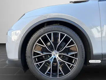 Porsche Macan Electric – Pano