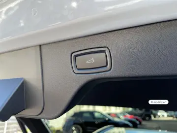 Porsche Macan Electric – Pano