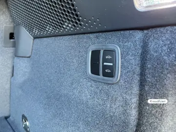 Porsche Macan Electric – Pano