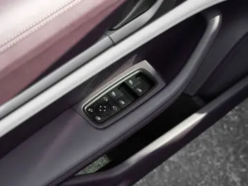 PORSCHE Taycan 4S SportDesign Paket Performancebatterie