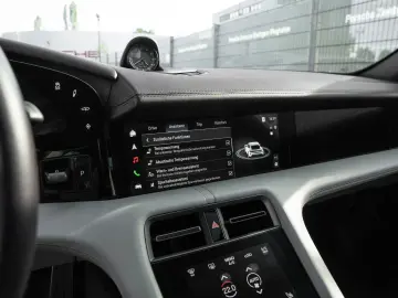 PORSCHE Taycan 4S SportDesign Paket Performancebatterie