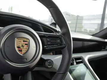 PORSCHE Taycan 4S SportDesign Paket Performancebatterie
