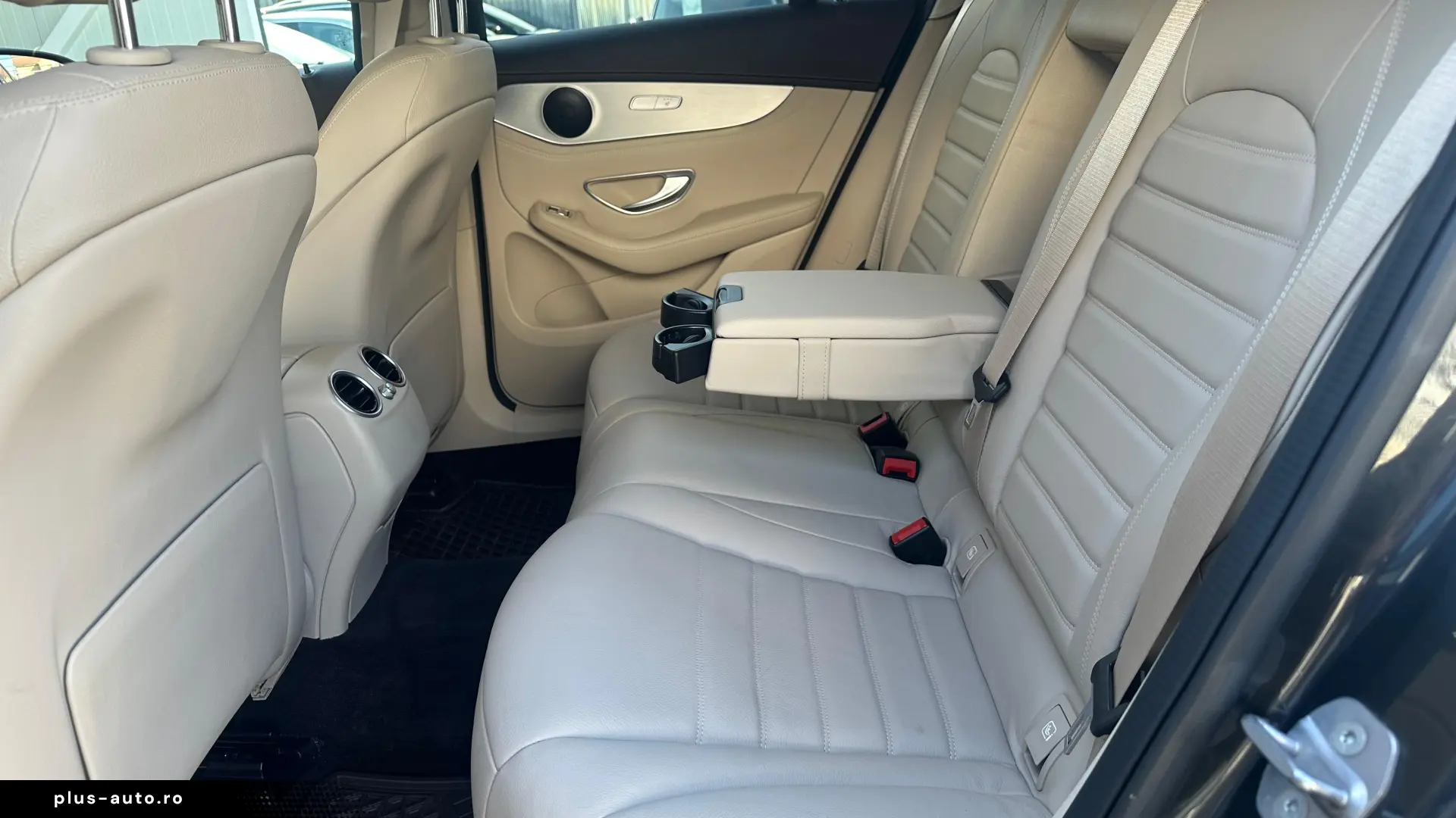 Mercedes-Benz GLC 200 Hibrid 2.0 Benzina 197 CP An 2020