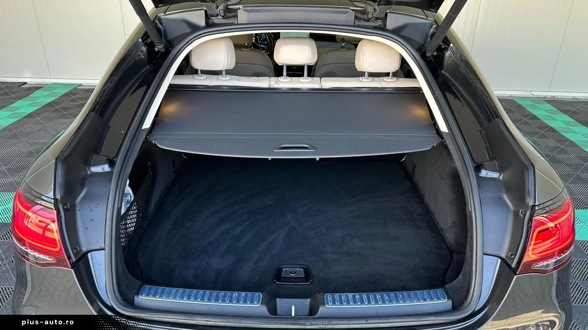 Mercedes-Benz GLC 200 Hibrid 2.0 Benzina 197 CP An 2020
