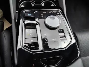 BMW i5 xDrive40 Lim. M SPORT A. H&K adLED LIVE PROF
