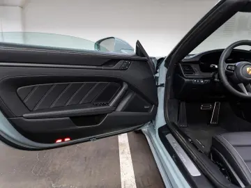 Porsche 911 Carrera Cabriolet (992)