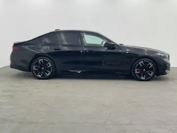 BMW i5 M60 xDrive M Sport LASER PANO AHK B&W HUD