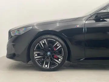 BMW i5 M60 xDrive M Sport LASER PANO AHK B&W HUD