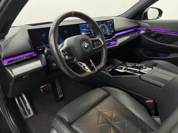 BMW i5 M60 xDrive M Sport LASER PANO AHK B&W HUD