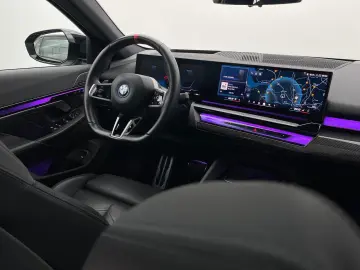 BMW i5 M60 xDrive M Sport LASER PANO AHK B&W HUD