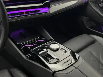 BMW i5 M60 xDrive M Sport LASER PANO AHK B&W HUD