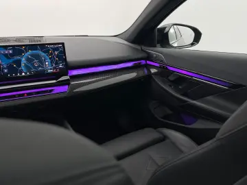 BMW i5 M60 xDrive M Sport LASER PANO AHK B&W HUD
