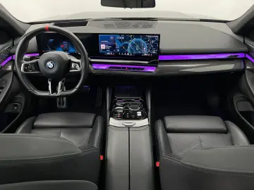 BMW i5 M60 xDrive M Sport LASER PANO AHK B&W HUD