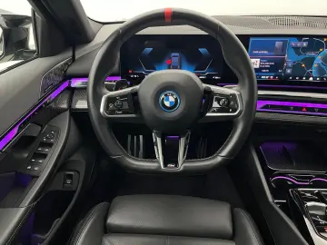 BMW i5 M60 xDrive M Sport LASER PANO AHK B&W HUD