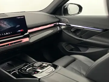 BMW i5 M60 xDrive M Sport LASER PANO AHK B&W HUD